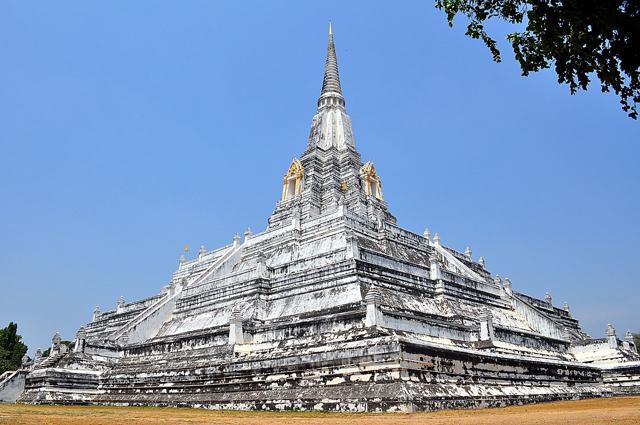 Wat Phu Khao Thong